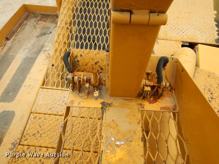 image for item DC2177 1992 Etnyre  chip spreader