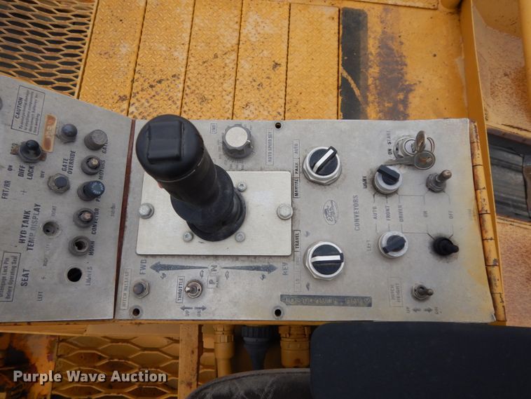 image for item DC2177 1992 Etnyre  chip spreader