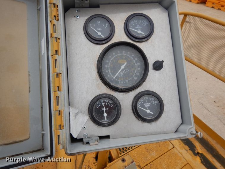 image for item DC2177 1992 Etnyre  chip spreader