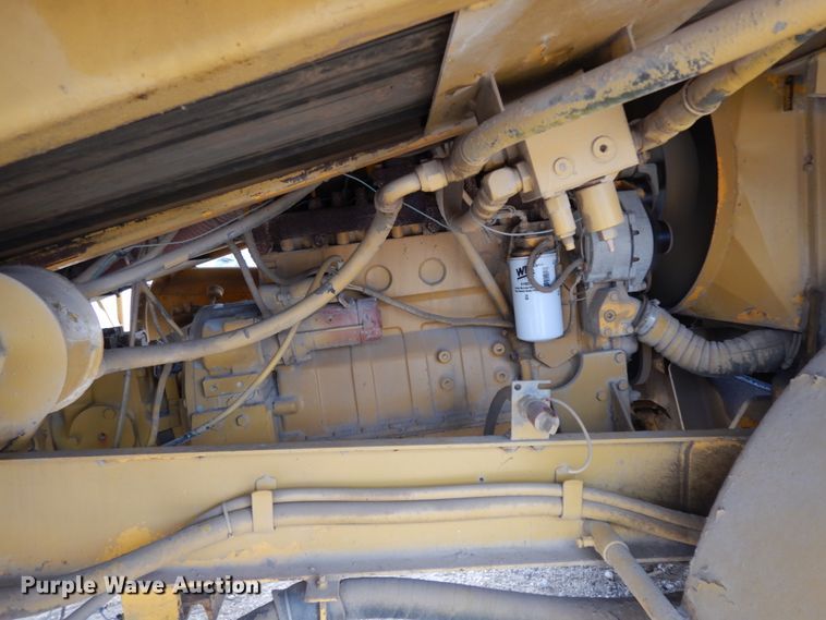 image for item DC2177 1992 Etnyre  chip spreader