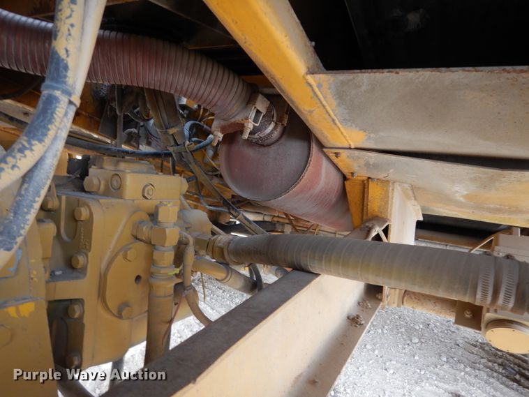 image for item DC2177 1992 Etnyre  chip spreader