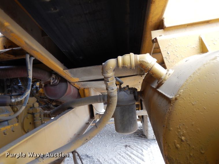 image for item DC2177 1992 Etnyre  chip spreader