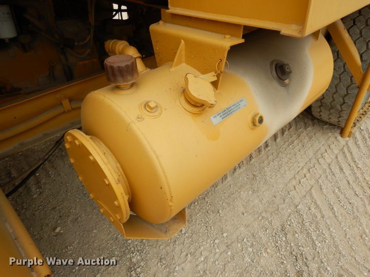 image for item DC2177 1992 Etnyre  chip spreader