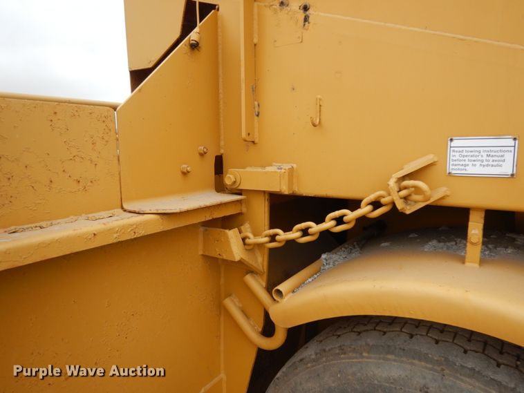 image for item DC2177 1992 Etnyre  chip spreader