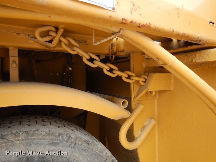 image for item DC2177 1992 Etnyre  chip spreader