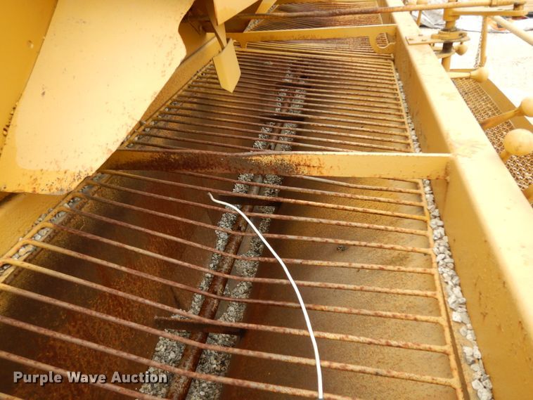 image for item DC2177 1992 Etnyre  chip spreader