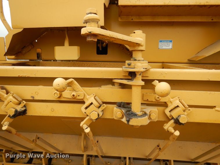 image for item DC2177 1992 Etnyre  chip spreader