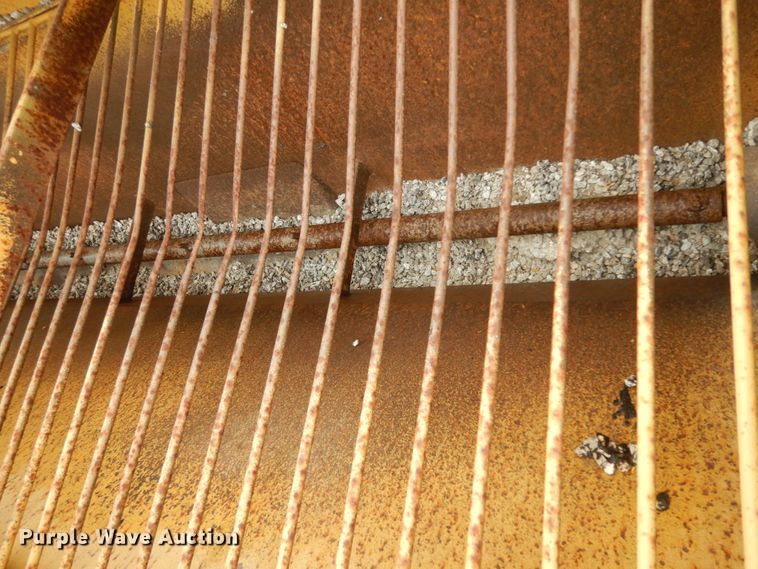 image for item DC2177 1992 Etnyre  chip spreader