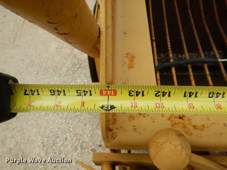 image for item DC2177 1992 Etnyre  chip spreader