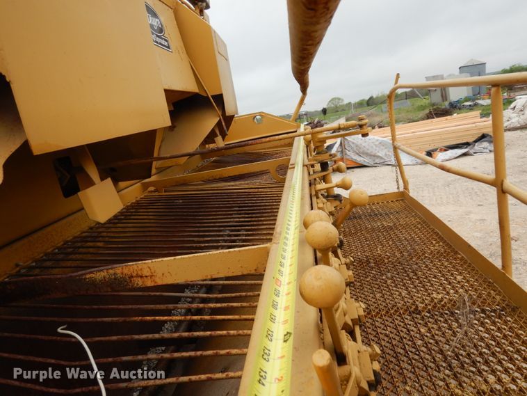 image for item DC2177 1992 Etnyre  chip spreader