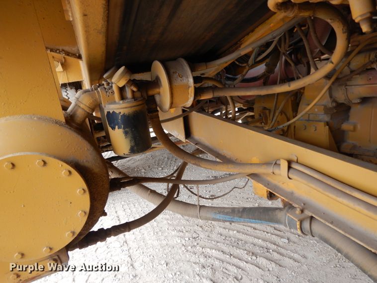 image for item DC2177 1992 Etnyre  chip spreader