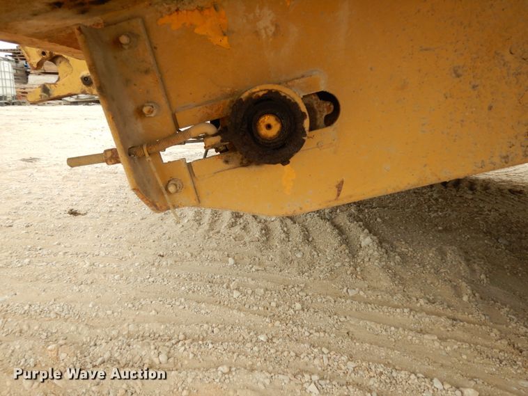 image for item DC2177 1992 Etnyre  chip spreader