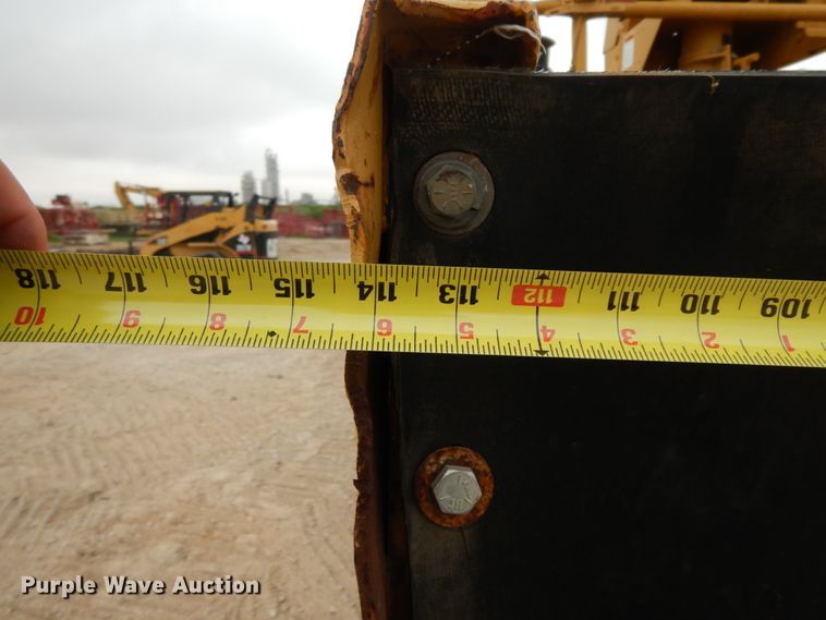 image for item DC2177 1992 Etnyre  chip spreader