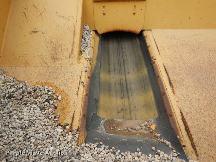 image for item DC2177 1992 Etnyre  chip spreader