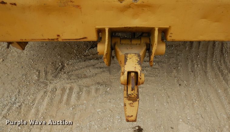 image for item DC2177 1992 Etnyre  chip spreader