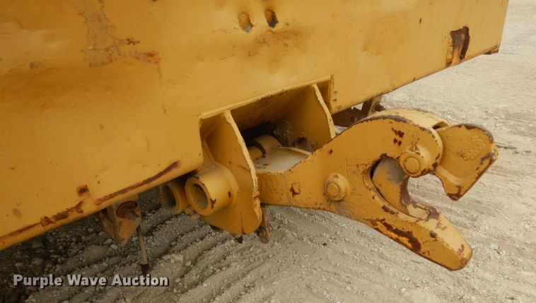 image for item DC2177 1992 Etnyre  chip spreader