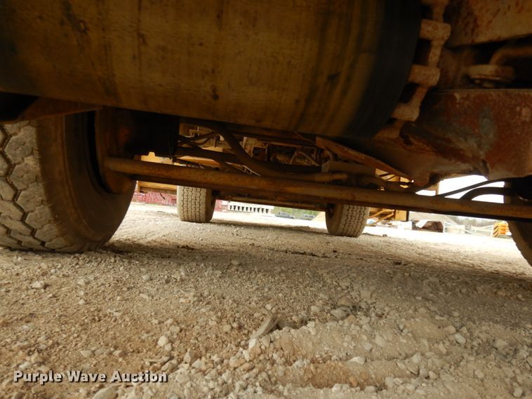 image for item DC2177 1992 Etnyre  chip spreader