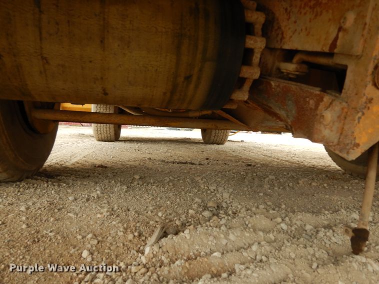 image for item DC2177 1992 Etnyre  chip spreader