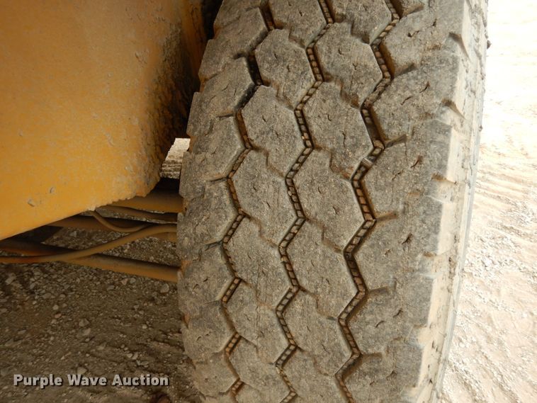 image for item DC2177 1992 Etnyre  chip spreader