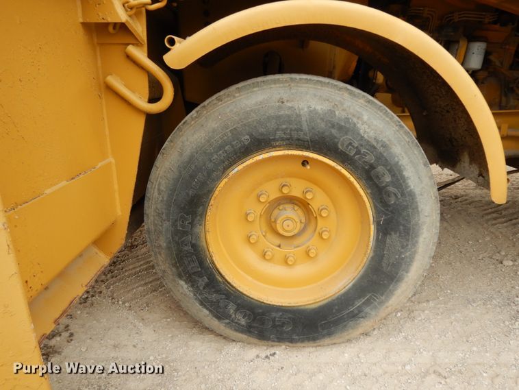 image for item DC2177 1992 Etnyre  chip spreader