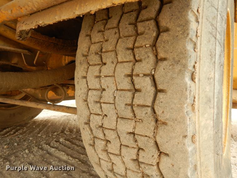 image for item DC2177 1992 Etnyre  chip spreader