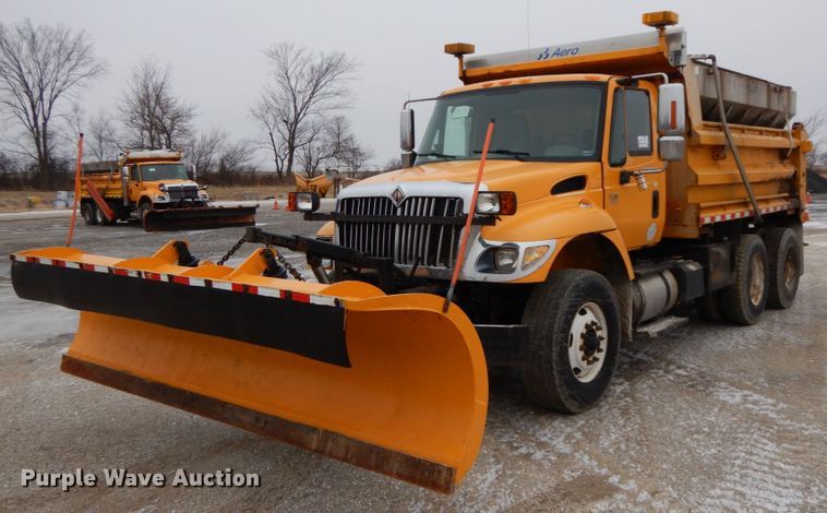 image for item DF6374 2006 International 7400  dump truck