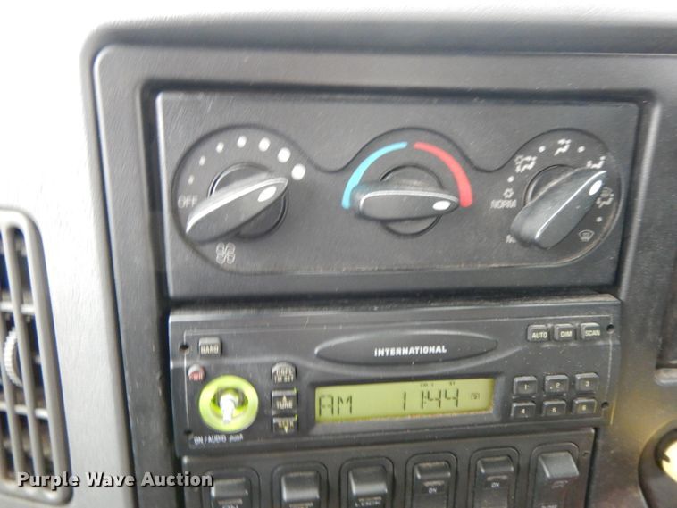 image for item DF6374 2006 International 7400  dump truck