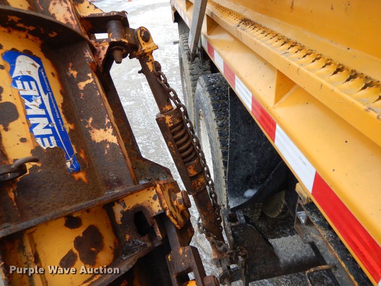 image for item DF6374 2006 International 7400  dump truck