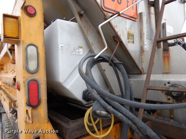 image for item DF6374 2006 International 7400  dump truck