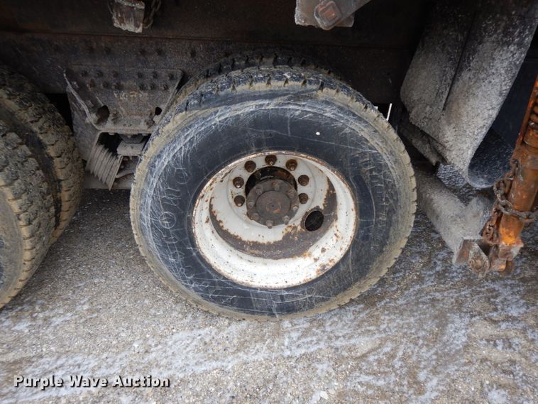 image for item DF6374 2006 International 7400  dump truck