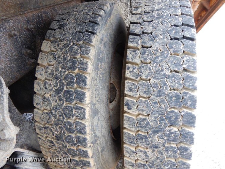 image for item DF6374 2006 International 7400  dump truck