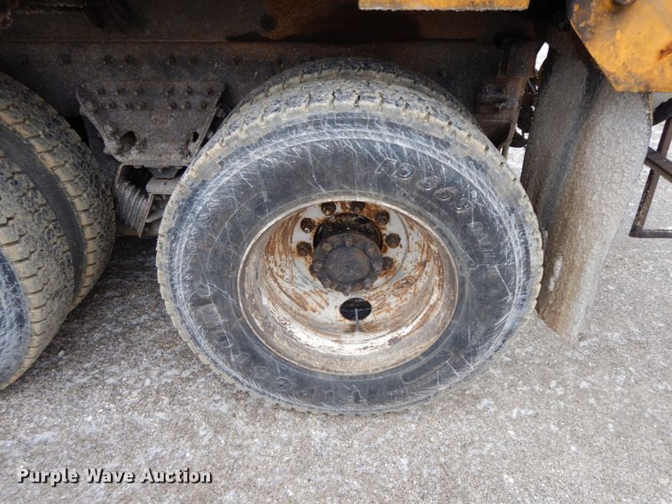 image for item DF6374 2006 International 7400  dump truck