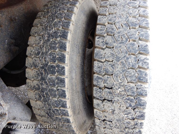 image for item DF6374 2006 International 7400  dump truck