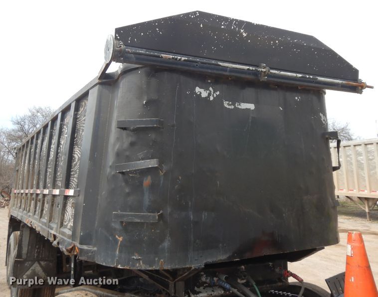 image for item DF6767 1979 Summit  end dump trailer
