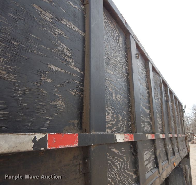 image for item DF6767 1979 Summit  end dump trailer