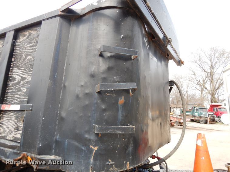 image for item DF6767 1979 Summit  end dump trailer