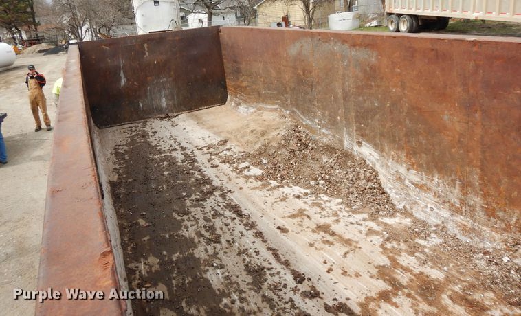 image for item DF6767 1979 Summit  end dump trailer