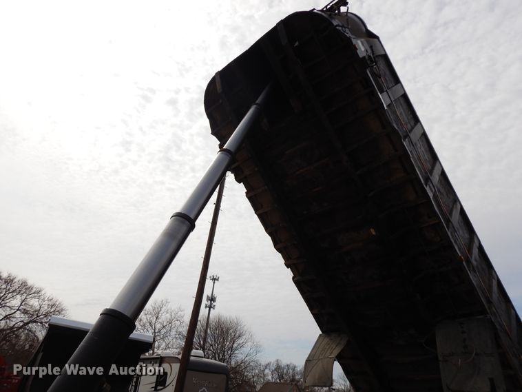 image for item DF6767 1979 Summit  end dump trailer