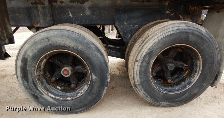 image for item DF6767 1979 Summit  end dump trailer