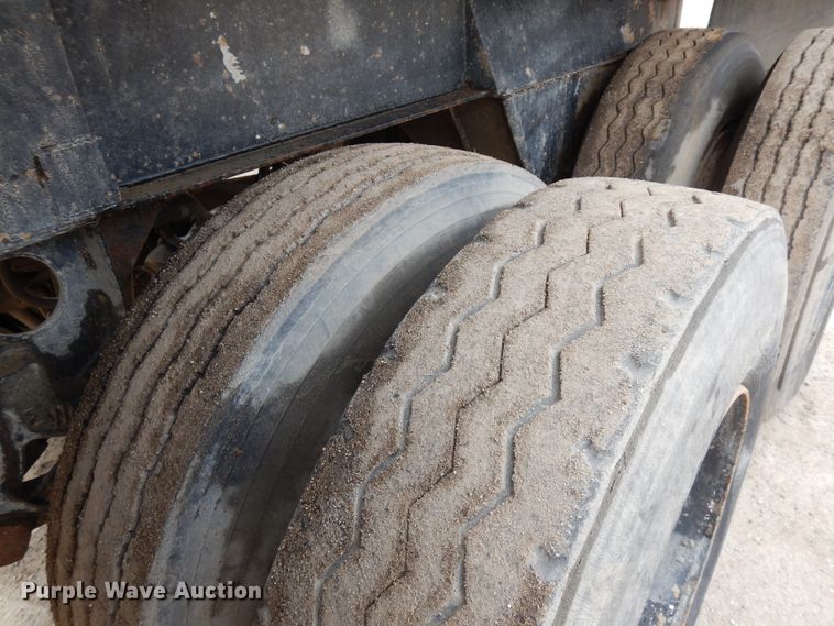 image for item DF6767 1979 Summit  end dump trailer