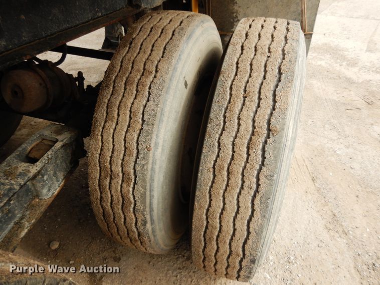 image for item DF6767 1979 Summit  end dump trailer