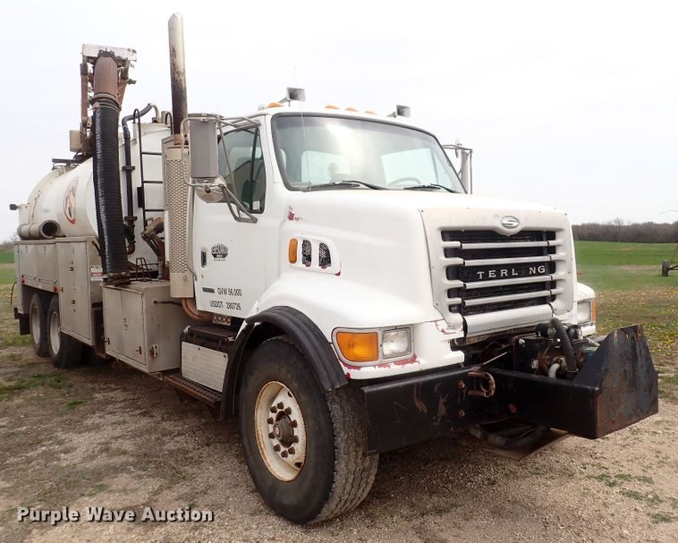 image for item DI4728 2003 Sterling L-Line  vacuum truck