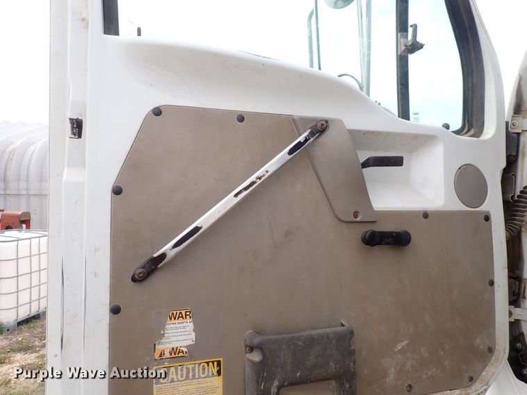 image for item DI4728 2003 Sterling L-Line  vacuum truck