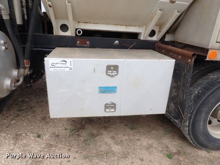 image for item DI4728 2003 Sterling L-Line  vacuum truck