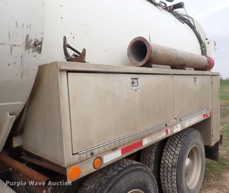 image for item DI4728 2003 Sterling L-Line  vacuum truck