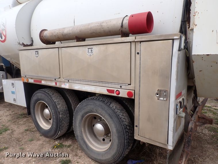 image for item DI4728 2003 Sterling L-Line  vacuum truck