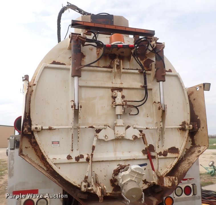 image for item DI4728 2003 Sterling L-Line  vacuum truck