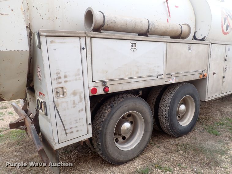 image for item DI4728 2003 Sterling L-Line  vacuum truck