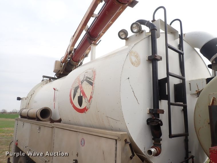 image for item DI4728 2003 Sterling L-Line  vacuum truck