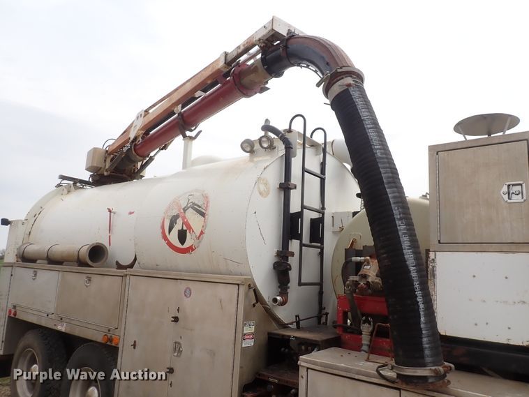 image for item DI4728 2003 Sterling L-Line  vacuum truck